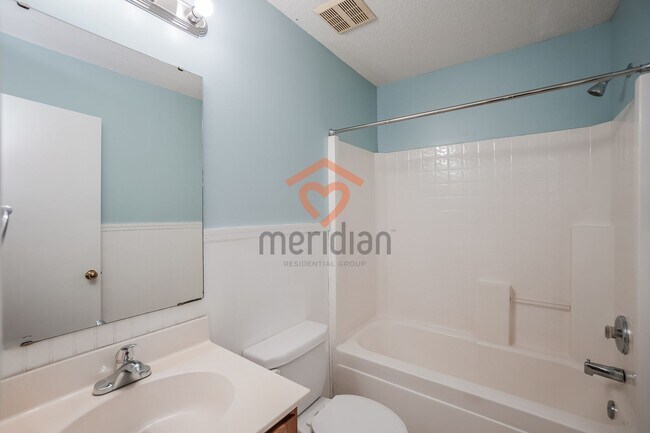 Building Photo - 3 Bedroom, 2.5 Bath - Ladson Area