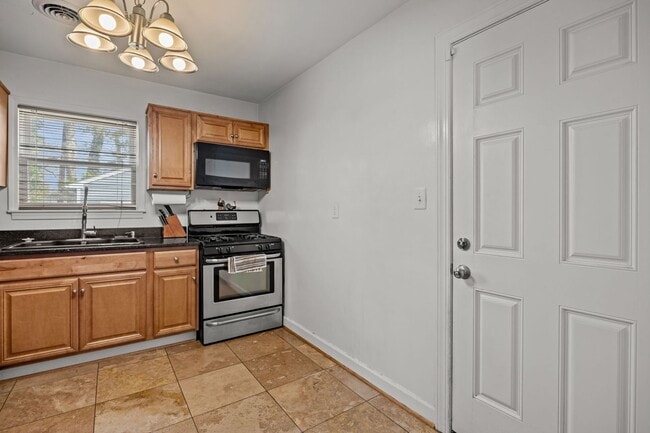 Building Photo - Quiet 3-Bedroom Home with Spacious Garage – Convenient Chesapeake Location