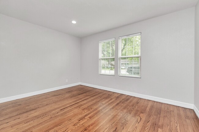 Building Photo - 1709 S Park