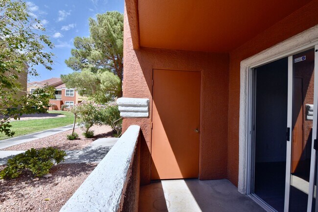 Building Photo - Move-In Ready Upgraded 1 Bed • 1 Bath Cond...