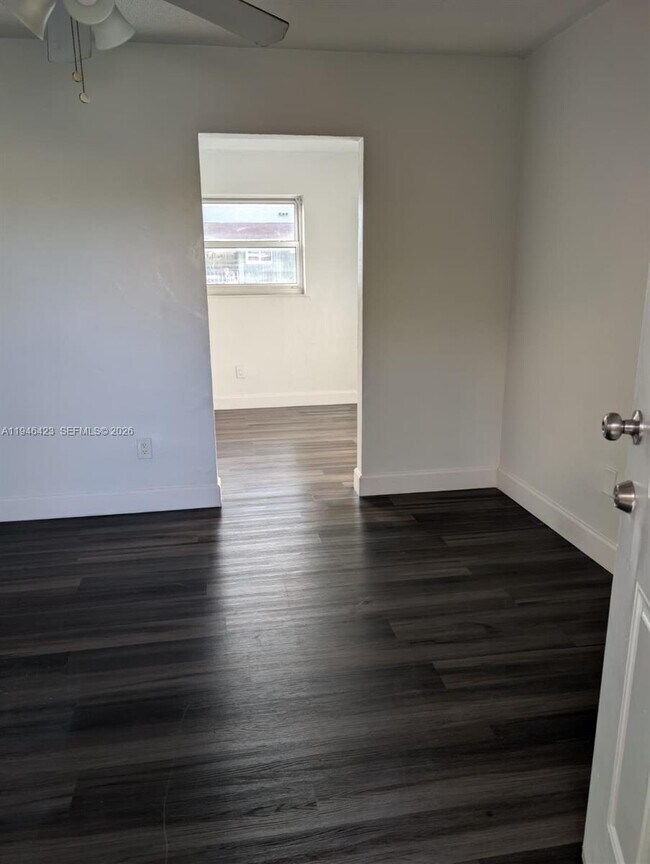 Building Photo - 1461 SW 5th St