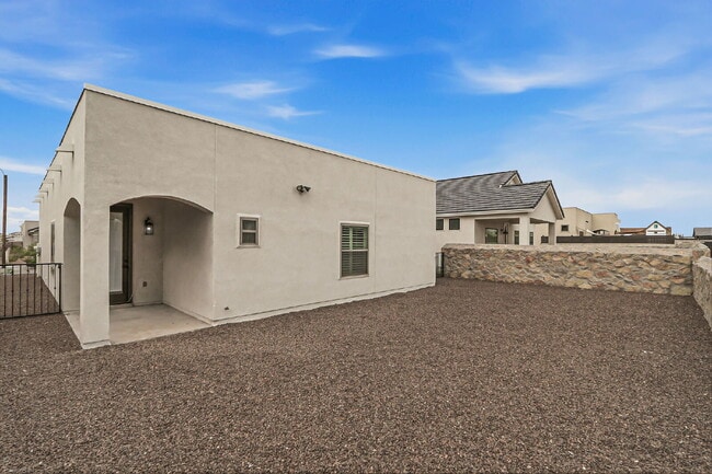 Building Photo - 3 bedroom 2 bath with washer and dryer in 79928
