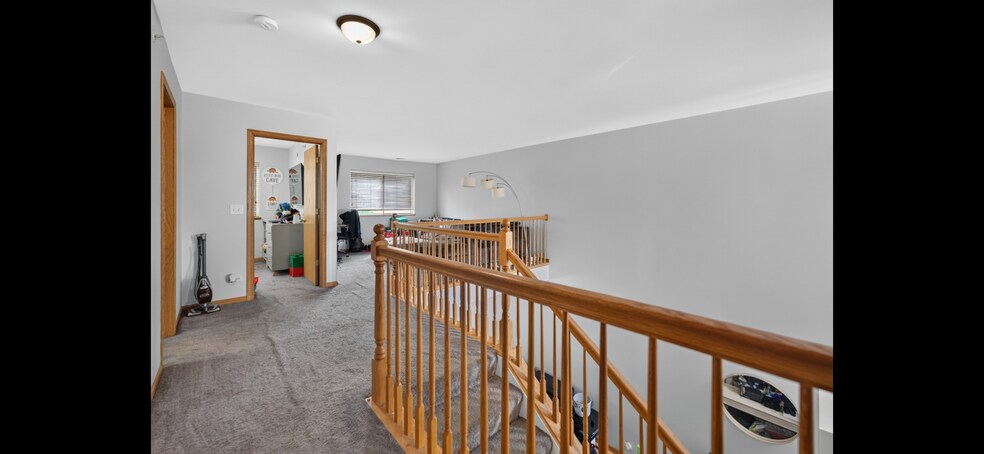 Building Photo - 949 Tanager Ct