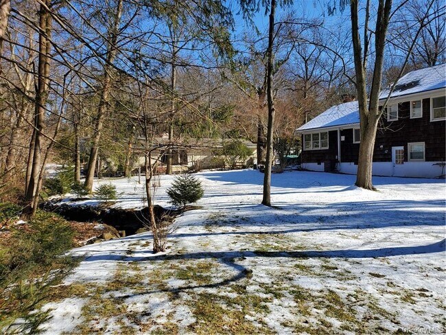 Building Photo - 215 Harriman Rd