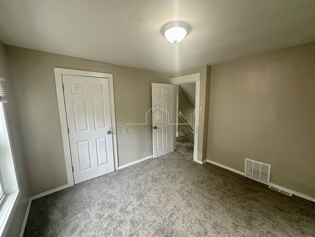 Building Photo - 555 Lumiere St
