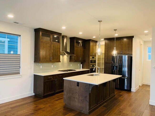 Building Photo - Stunning Home in Harris Ranch with Community Pool!