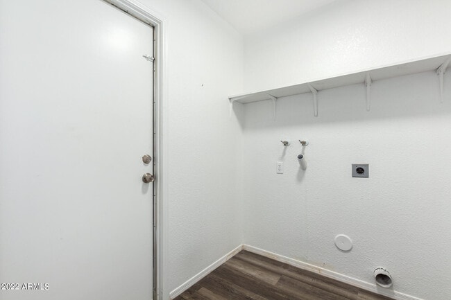 Building Photo - 19 W Piute Ave