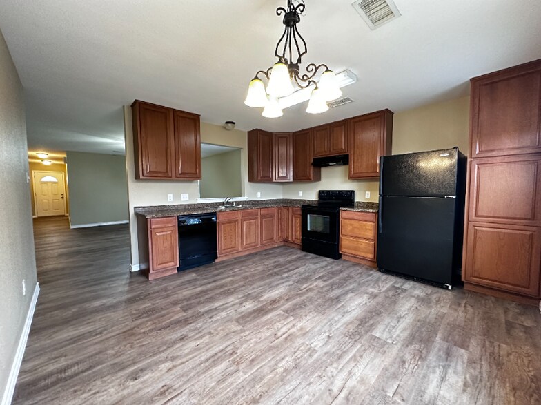 Building Photo - 5109 Graceland Dr