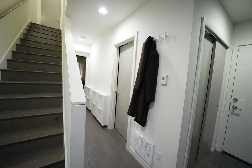 Building Photo - 2064 SW Charlestown St