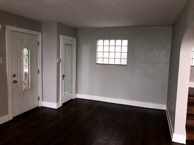 Building Photo - 4 Bedroom; 1 Bath House for Rent - Swissvale