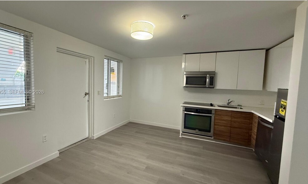 Building Photo - 820 15th St