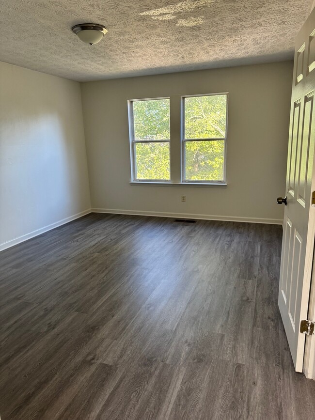 Building Photo - 2074 Hopkins Mill Rd