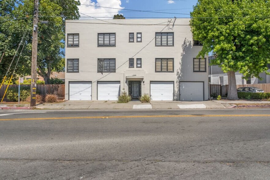 Building Photo - 1325 Sacramento St