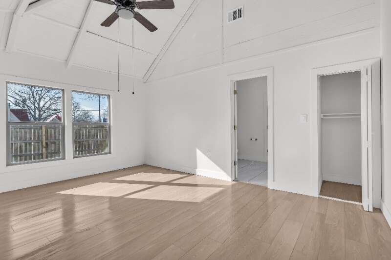 Building Photo - 614 S Grand Ave