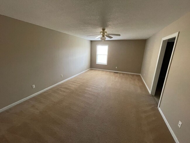 Building Photo - Briarwood West!!!   FULL PAINT!!!   FIREPLACE!!