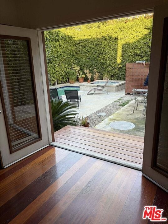 Building Photo - 832 N Las Palmas Ave