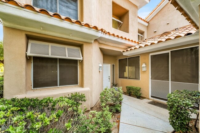 Building Photo - Charming Guard-Gated Southwest Las Vegas Townhome with Fireplace & Golf Course Views!