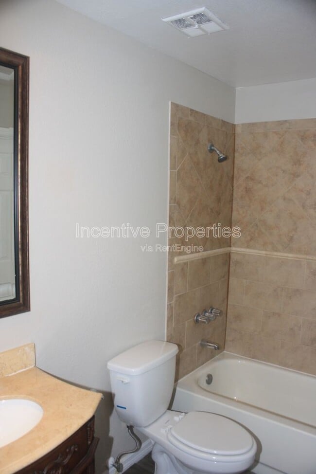 Building Photo - 4176 Versailles Dr