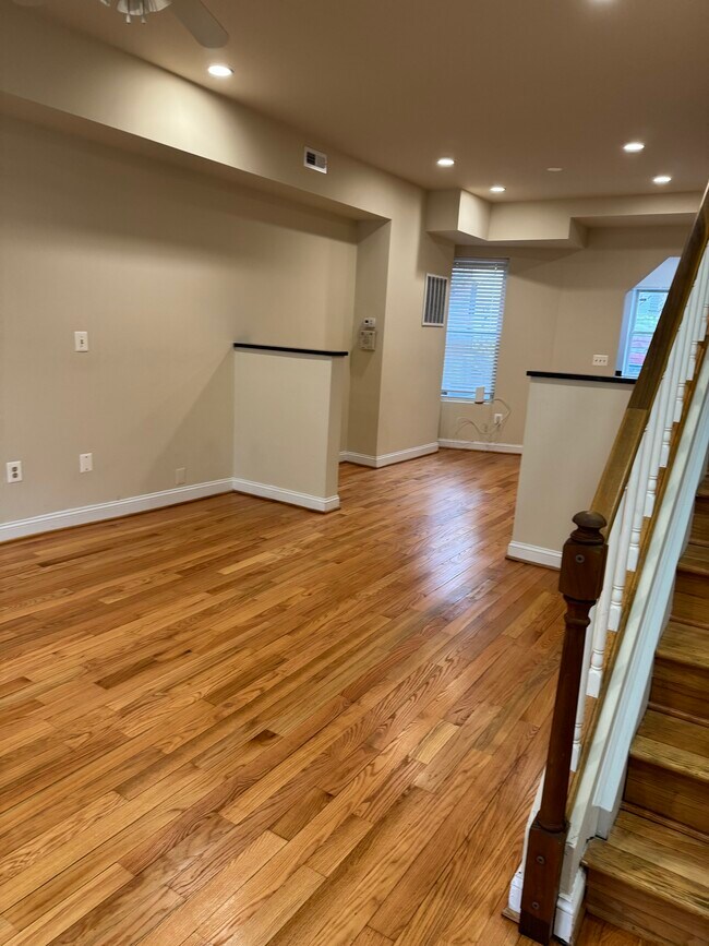 Building Photo - 760 Harvard St NW