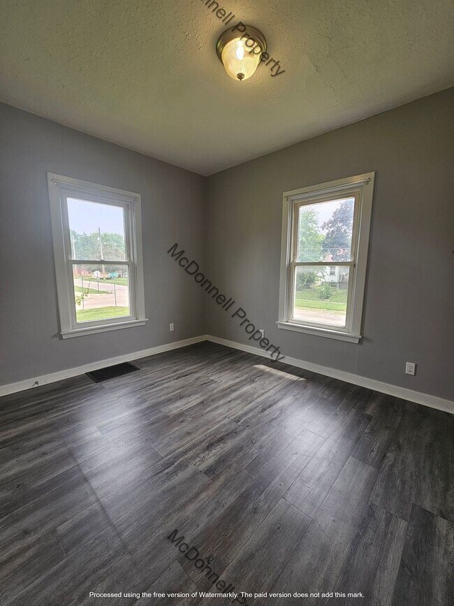 Building Photo - There is a $25 fee per application and eve...