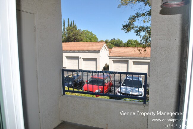 Building Photo - 102 Beachcomber Dr E