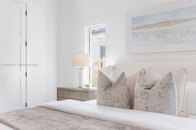 Building Photo - 6845 SW 52nd St