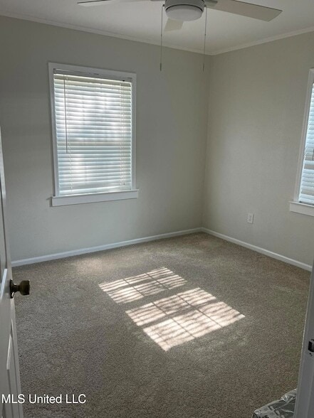 Building Photo - 285 Venetian Gardens