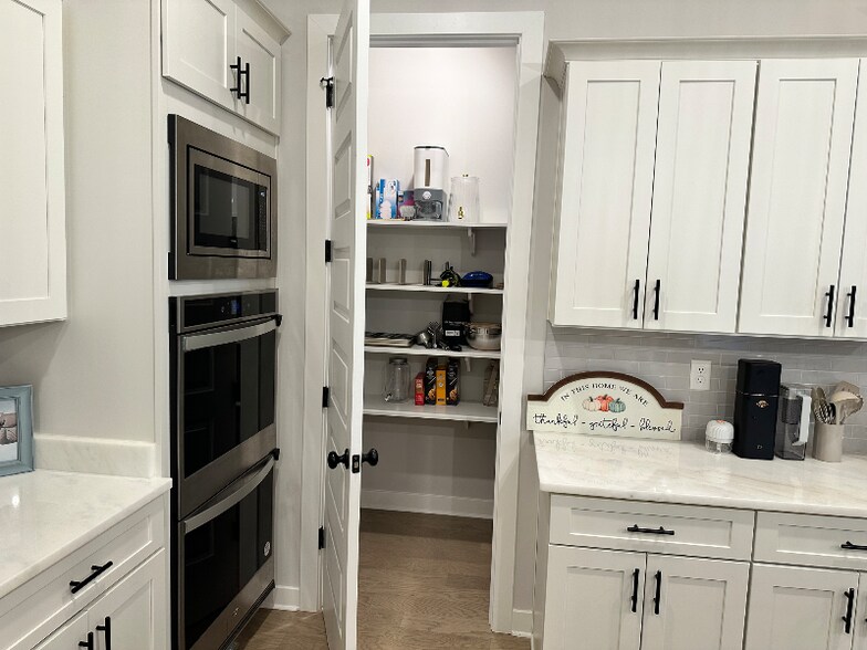 Building Photo - 5608 Gerber Rd