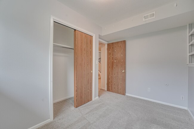 Building Photo - Cul-de-Sac Comfort | Updated Interior + Large Fenced Yard