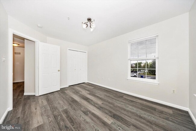 Building Photo - 4960 Clarendon Terrace