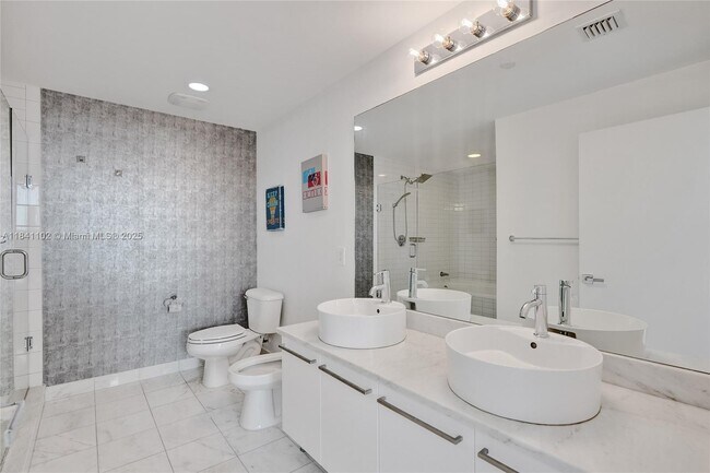 Building Photo - 888 Biscayne Blvd