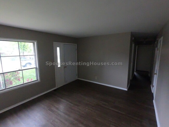 Building Photo - 5362 Falcon Ln