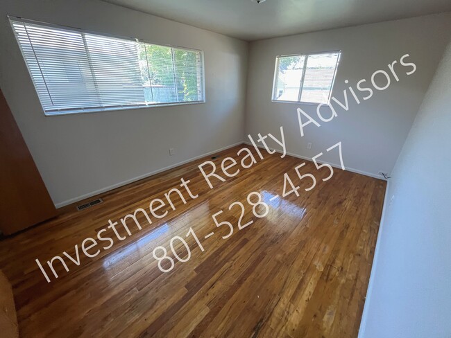 Building Photo - Spacious Apartment in Salt Lake City!