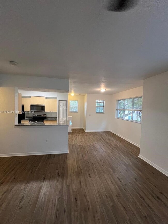 Building Photo - 2574 Centergate Dr