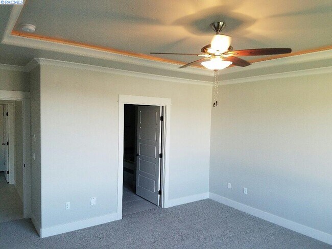 Building Photo - Newer Construction Townhouse in Horn Rapids