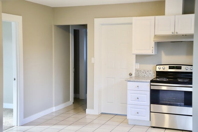 Building Photo - Recently Remodeled 3 bedroom 2 bath Home - Close to State Capitol - On BUS LINE