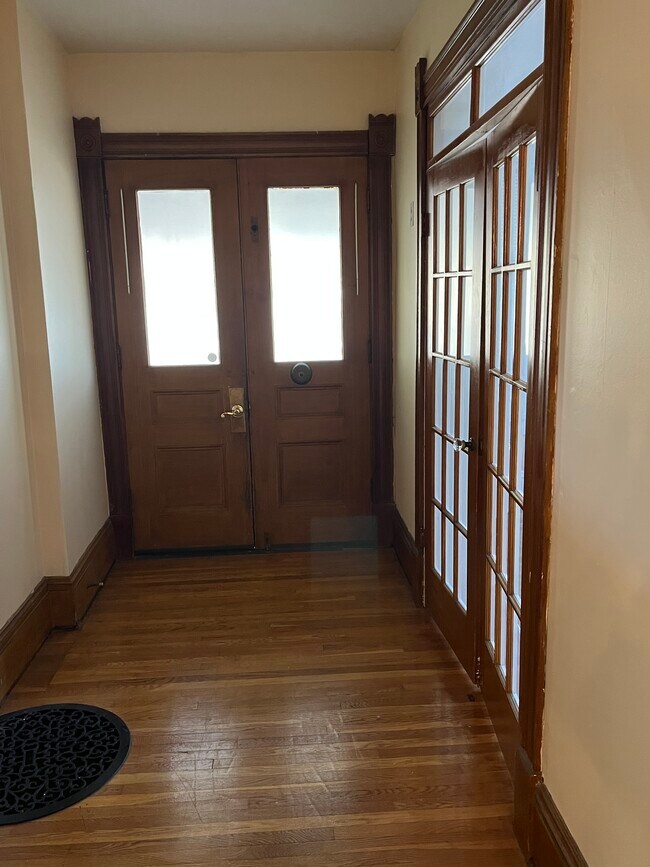 Building Photo - 13 Clark St