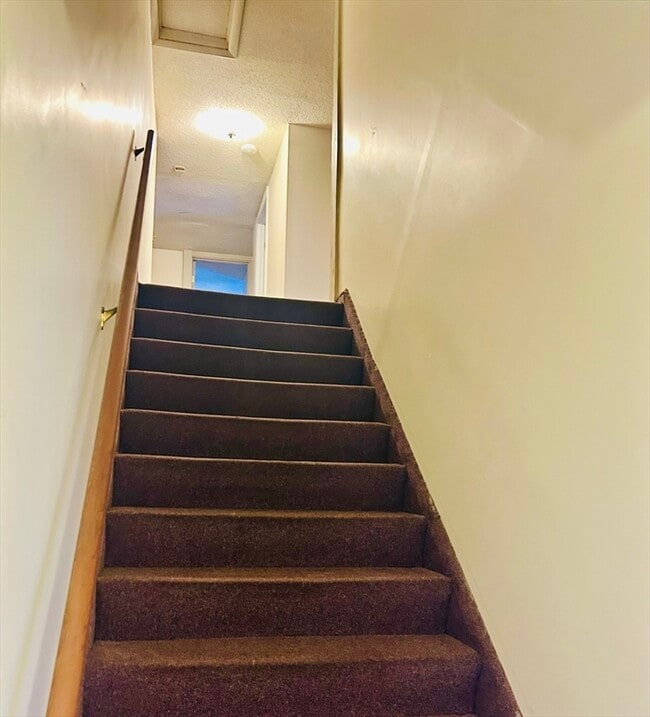 Building Photo - 331-333-333 E Main St