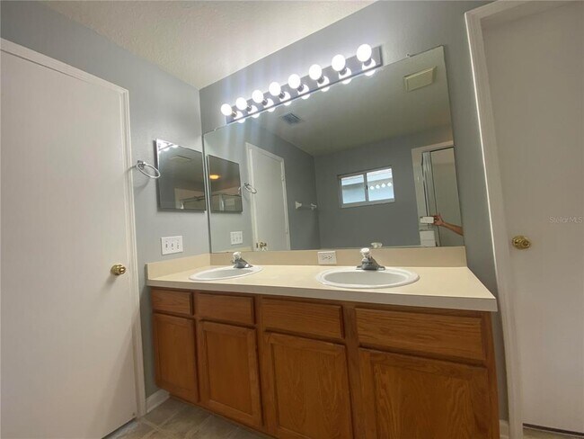 Building Photo - 12304 Twinkling Star Pl