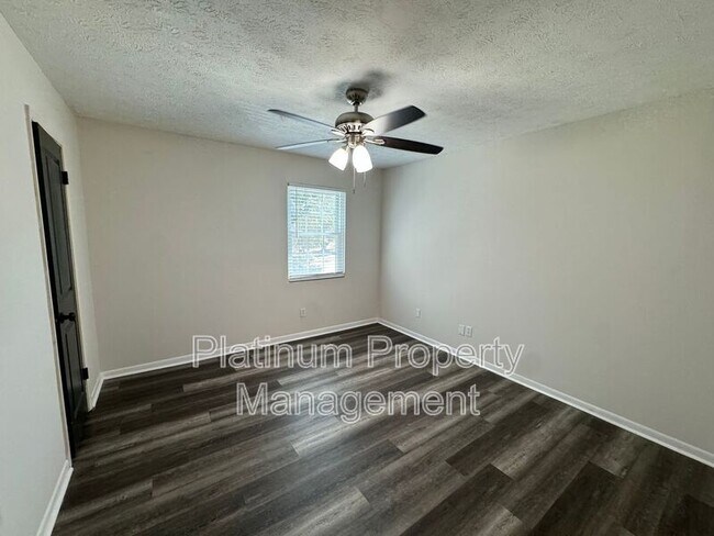 Building Photo - 3135 Reeves St