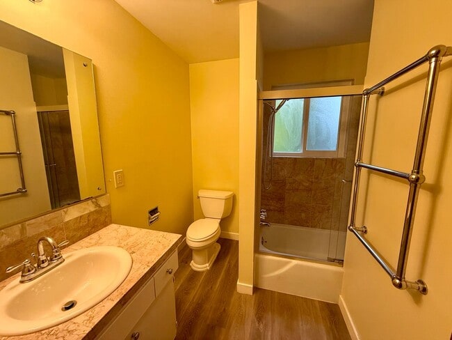 Building Photo - Lakeridge Home