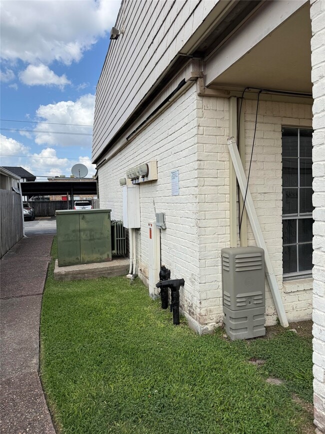 Building Photo - 6201 Ranchester Dr