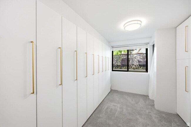 Building Photo - 284 S 250 W