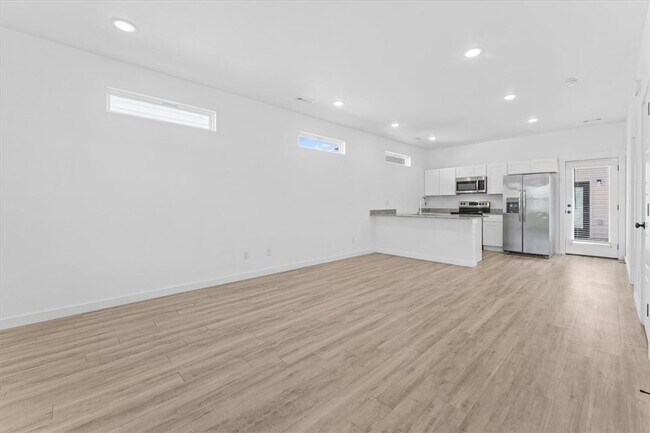 Building Photo - 941 Ventnor Ave