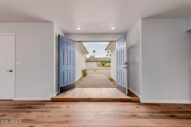 Building Photo - 10705 E Mercer Ln