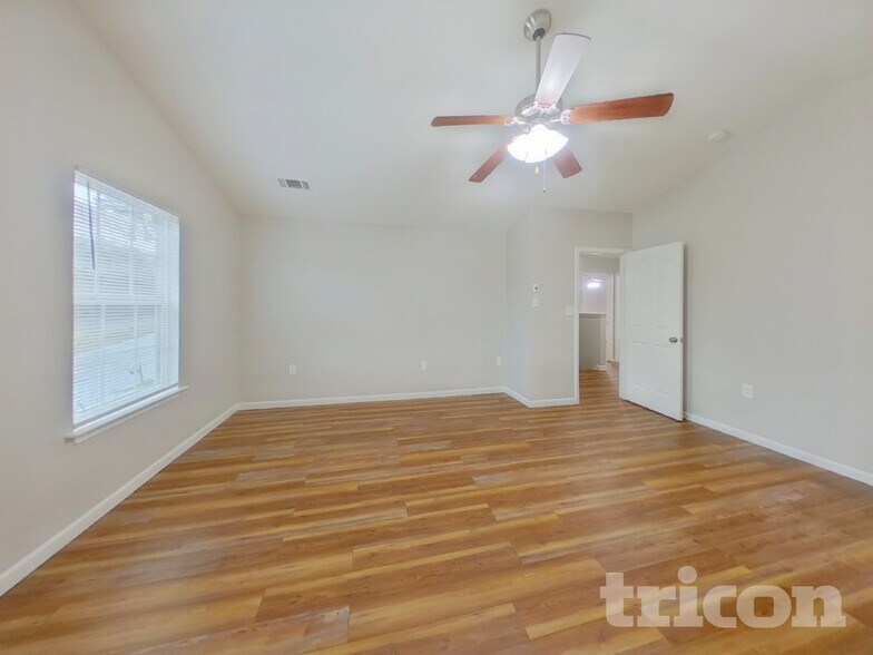 Building Photo - 2918 Tall Oaks Dr