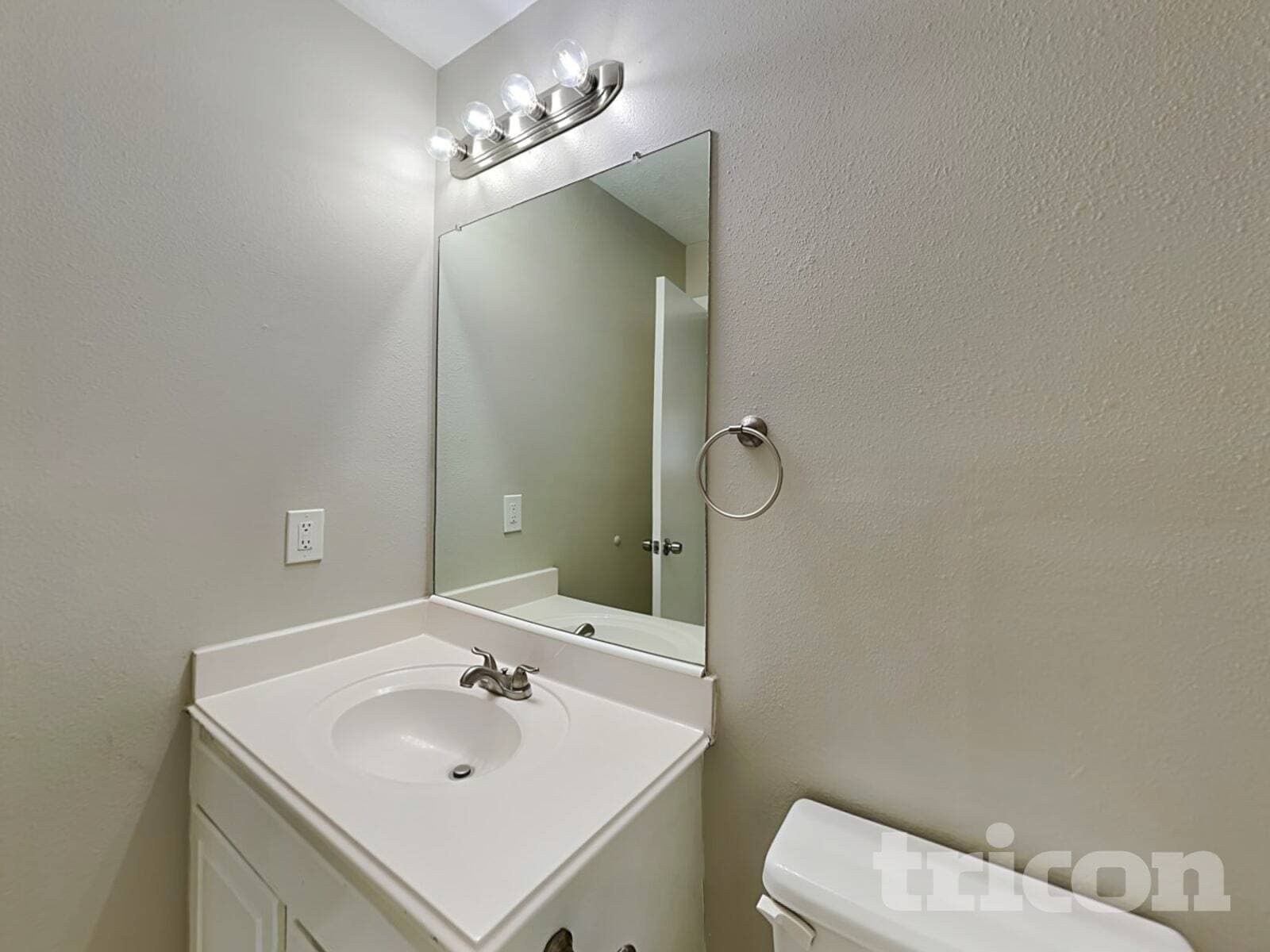 Building Photo - 21899 Pinewilde Ct