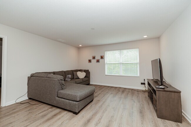 Building Photo - 6719 Sarah Ann Way