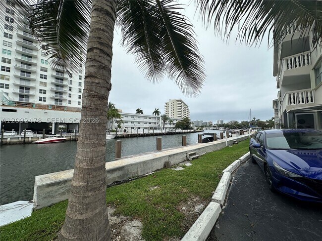 Building Photo - 450 Paradise Isle Blvd