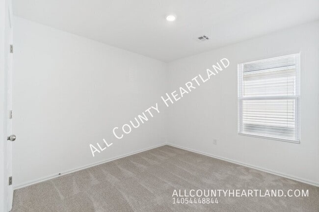 Building Photo - 3405 Little Creek Dr